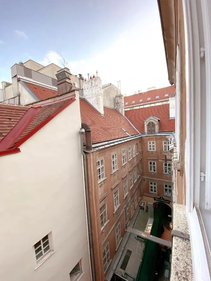 High In Vienna At Stephansplatz Apartment